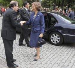 Su Majestad la Reina a su llegada a Salamanca, recibe el saludo del presidente de la Junta de Castilla y León, Juan Vicente Herrera
